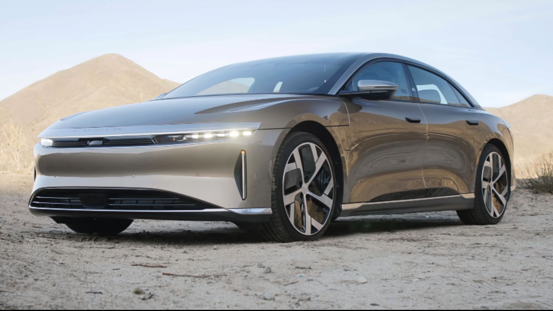 Here&#039;s what the Lucid Air looks like (Image via YouTube/Throttle House)