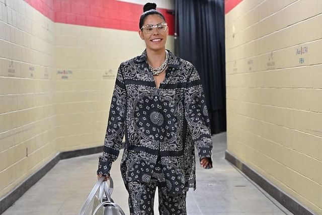 Kelsey Plum shows off her kooky sense of style in $959 bandana print ensemble for Aces - Sparks showdown