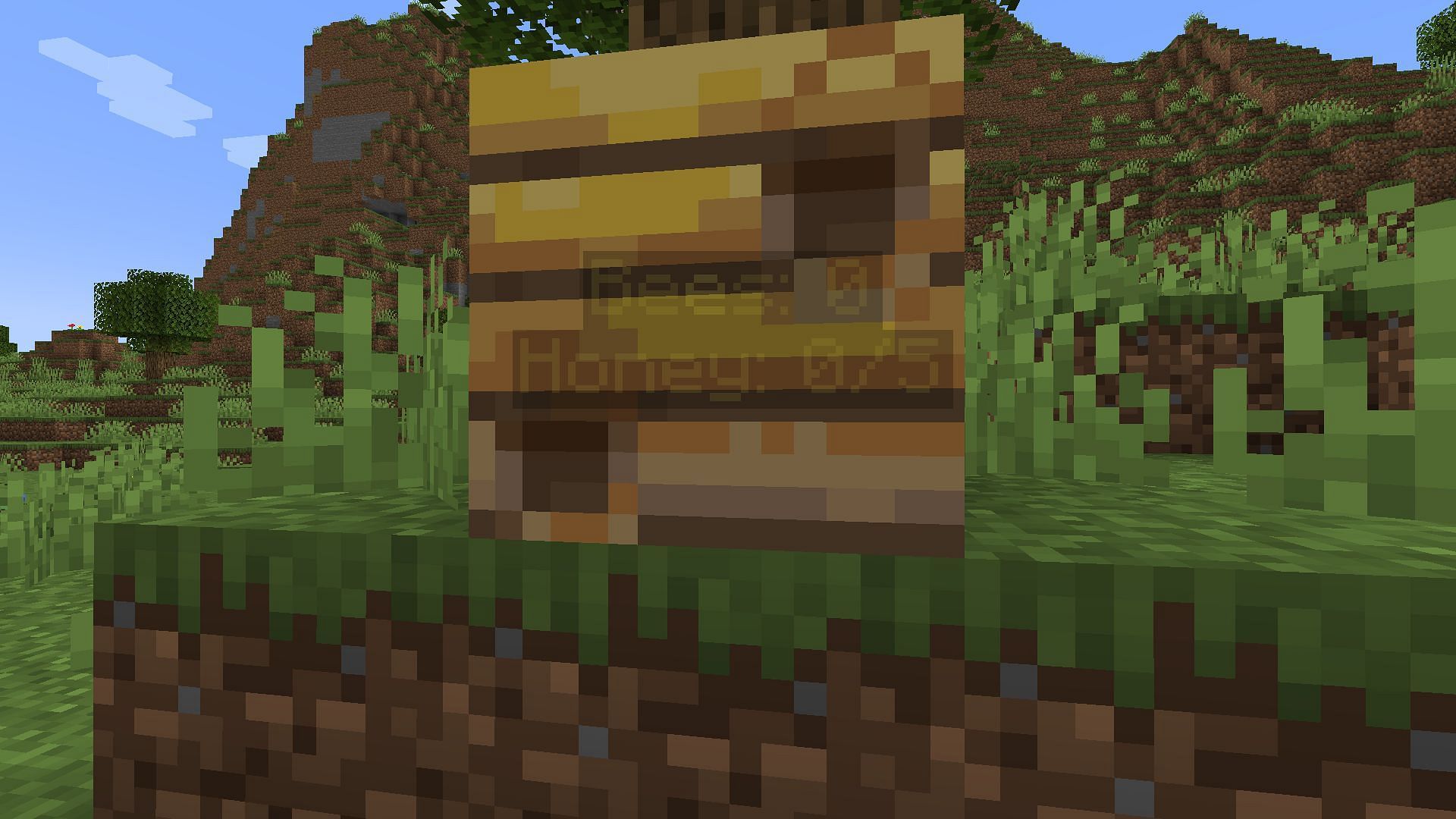The bee count and honey count for this hive (Image via Mojang)