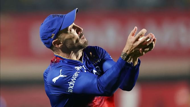 [WATCH] Faf du Plessis takes a stunning catch to send Jonny Bairstow packing in PBKS vs RCB IPL 2024 match