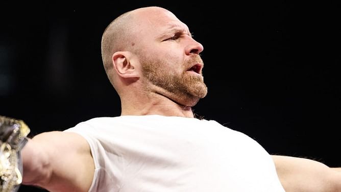 Jon Moxley beats 6 ft 2 in AEW star with a broken arm
