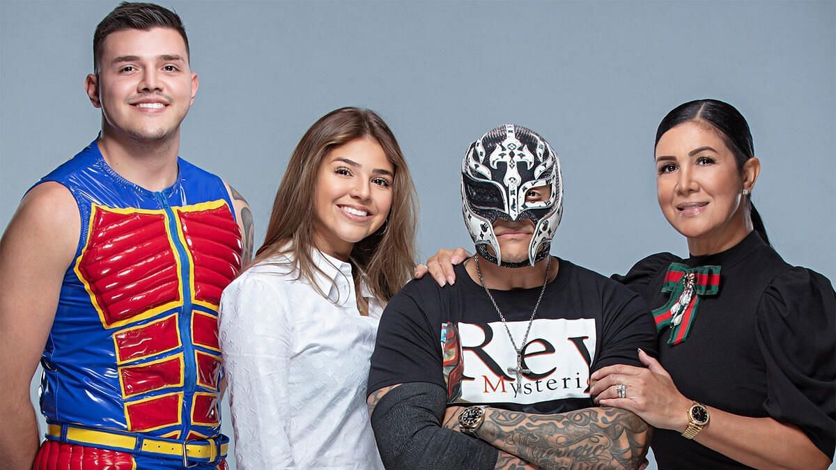 Left to right: Dominik, Aalyah, Rey, Angie [Image Credit: wwe.com]