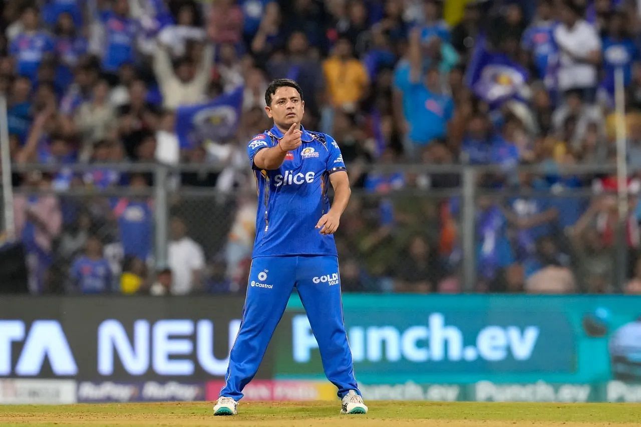 Piyush Chawla registered figures of 3/33 in four overs. [P/C: iplt20.com]