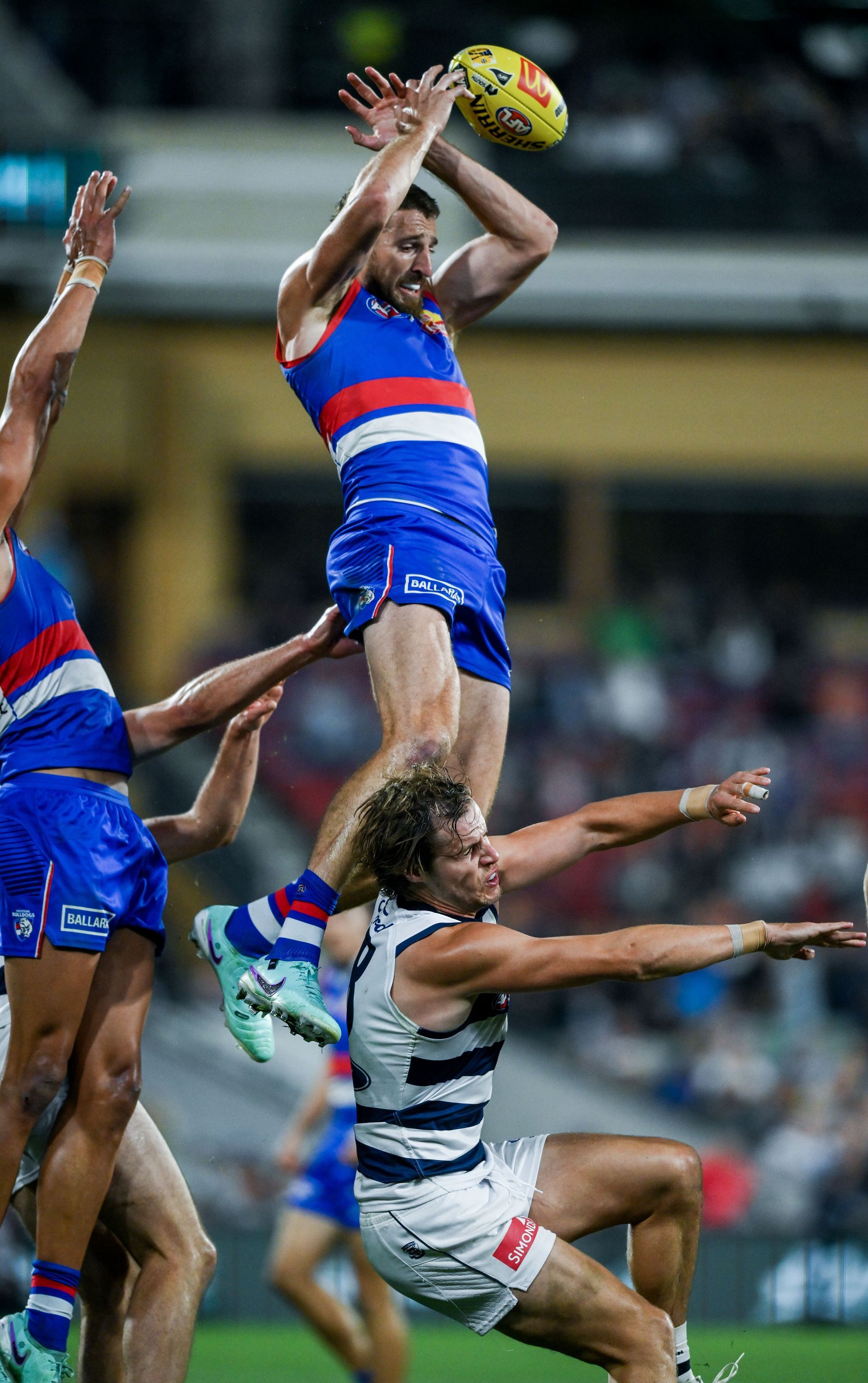 Marcus Bontempelli of the Bulldogs flies high