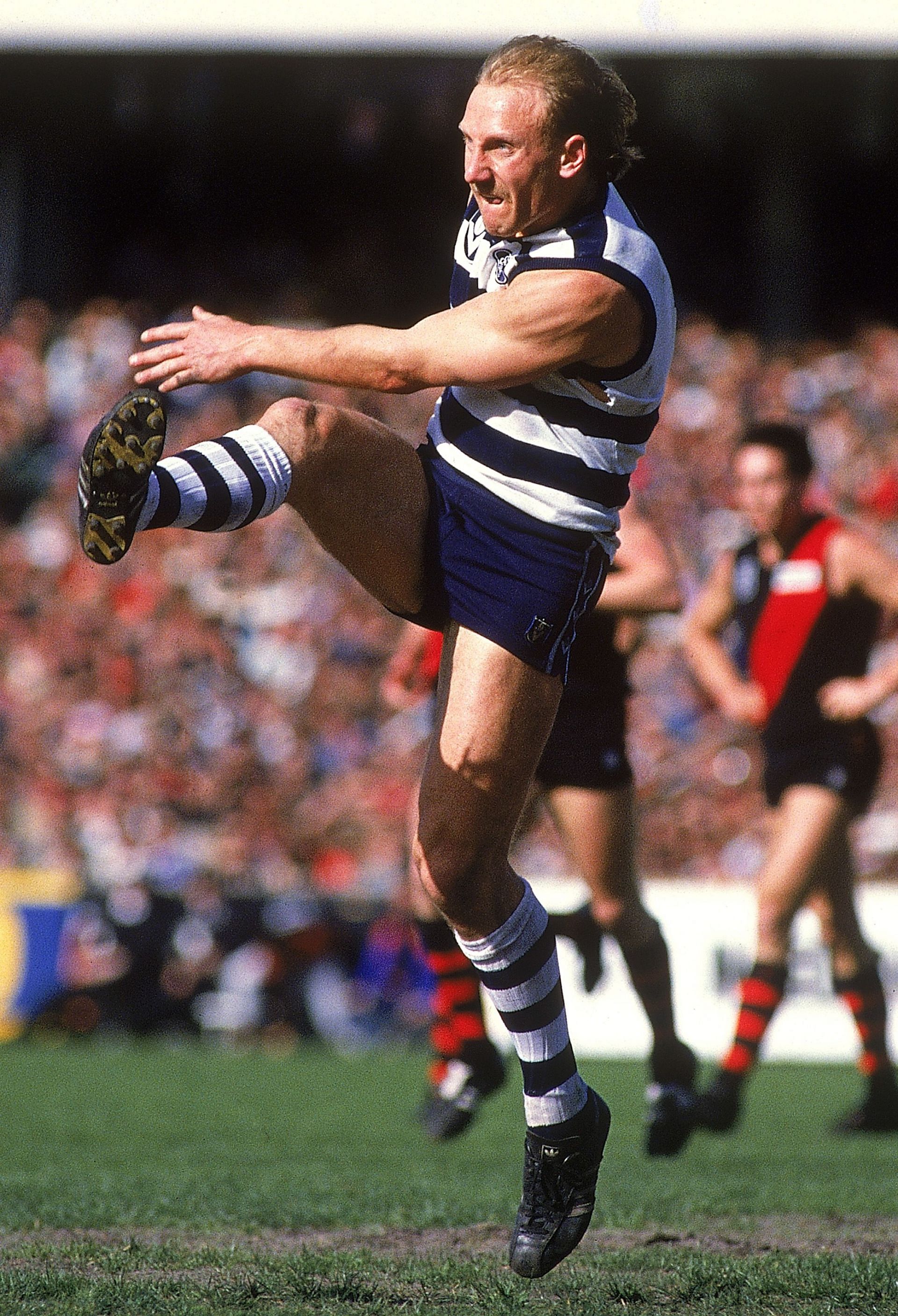 1989: Gary Ablett of the Cats in action