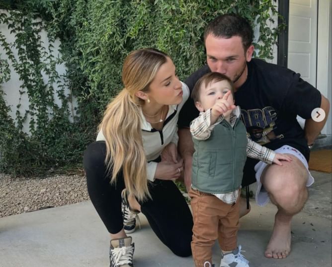 PHOTO: Alex Bregman's son Knox create lasting memories on fishing adventure with grandpa