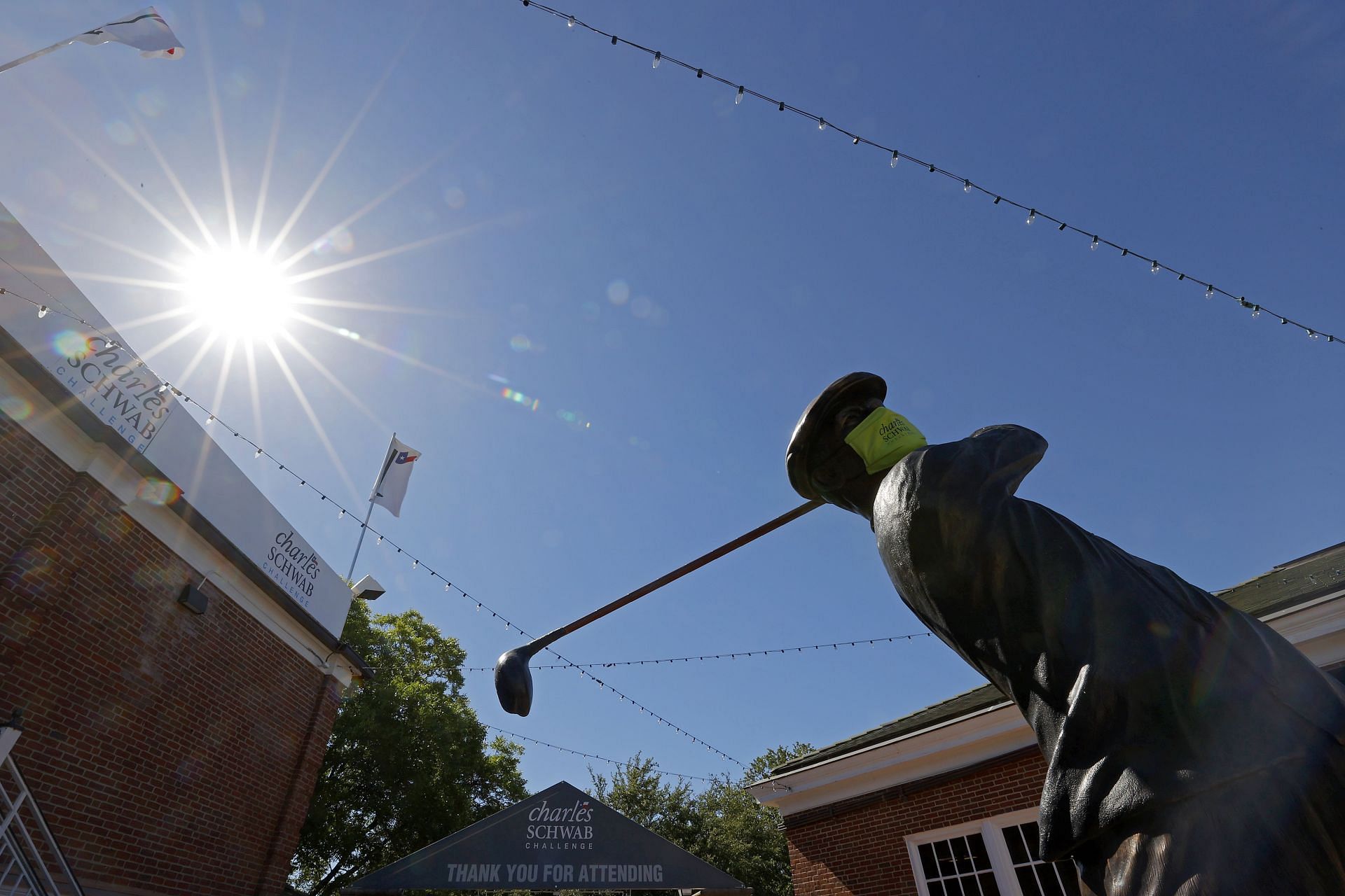 The statue of Tom Hogan at the Colonial Country Club (Image via Getty)