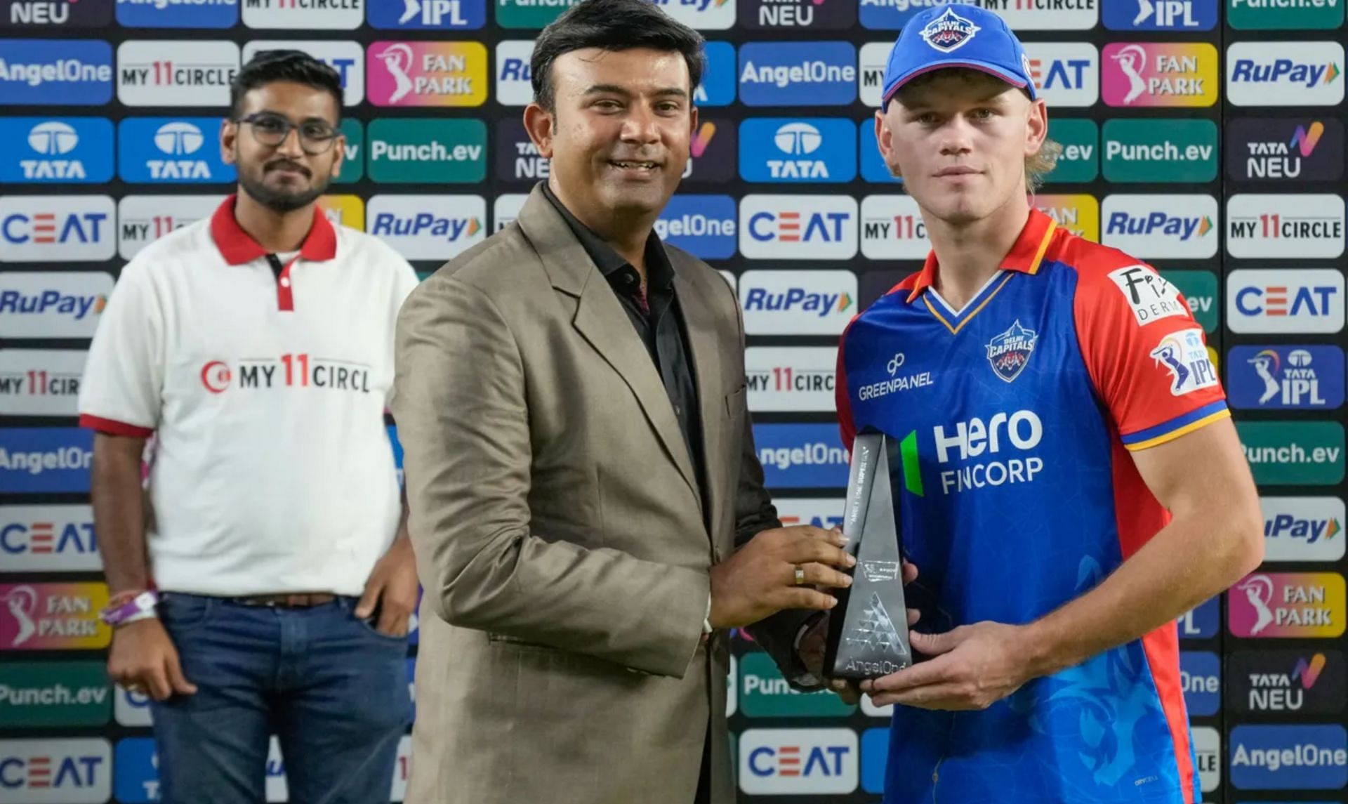 Jake Fraser-McGurk receiving an award during an IPL 2024 match. (Image Credits: BCCI)