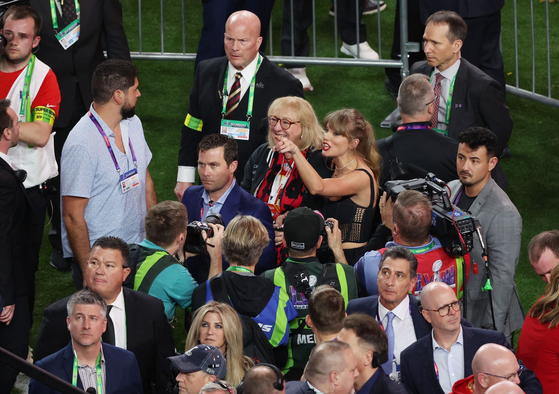 Taylor and her mother Andrea Swift (Photo by Rob Carr/Getty Images)