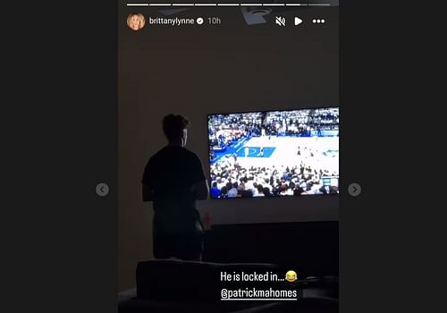 Mahomes watching Mavs