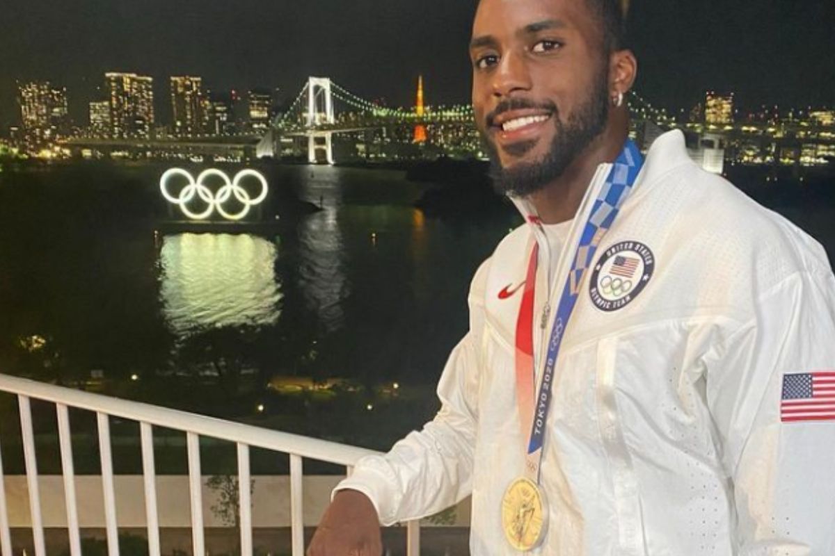 How Many Medals Kenny Bednarek have? Katie Kenny Bednarek collections.