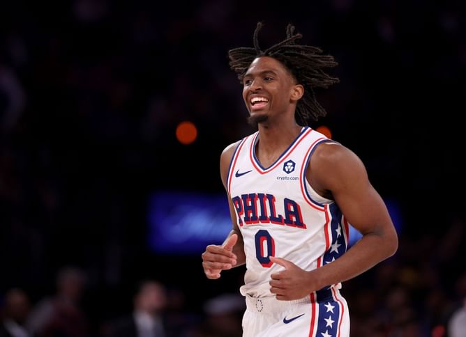 Tyrese Maxey giggles over Sixers fans saluting his mom Denyse Maxey with hilarious post