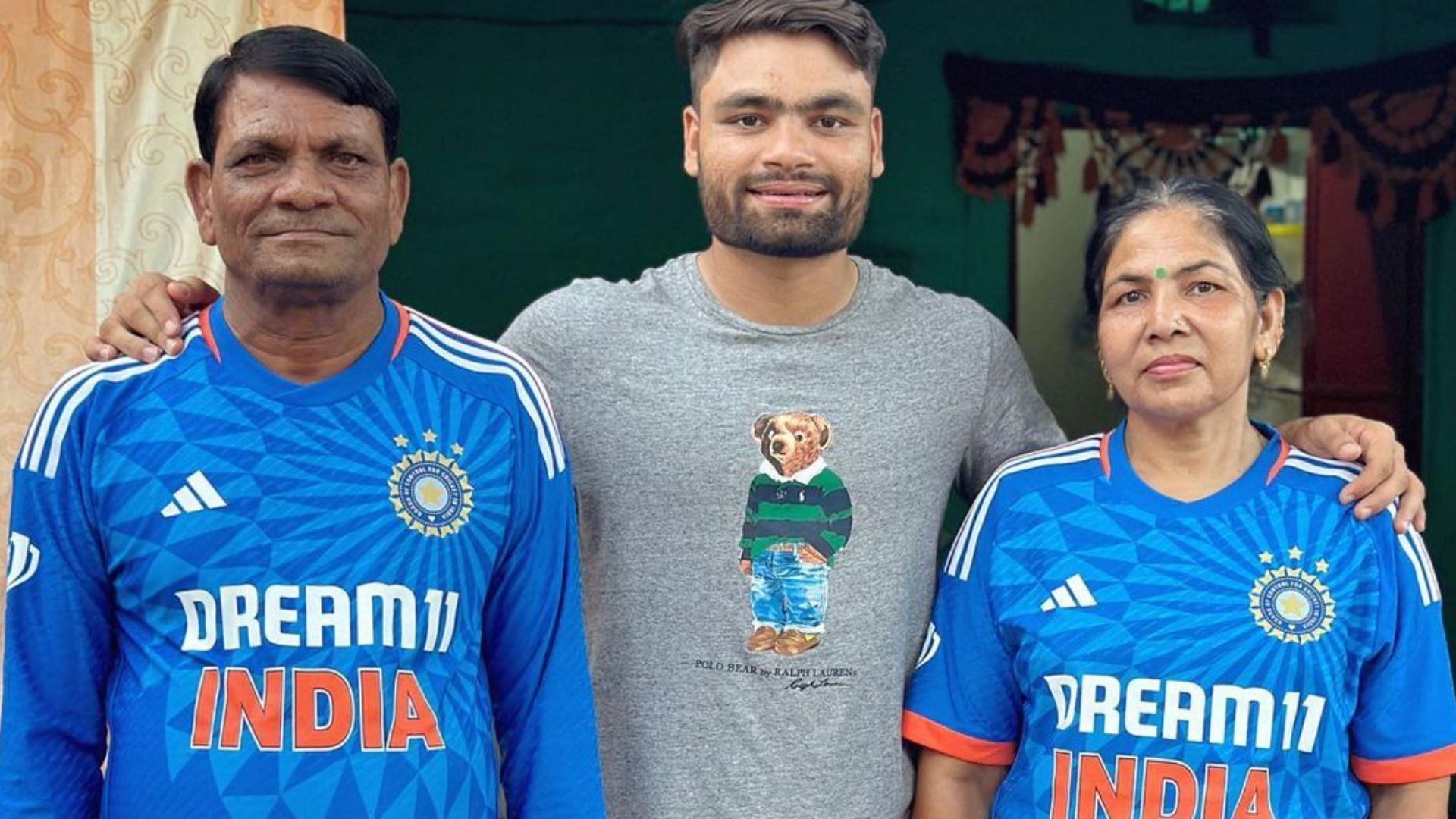 Rinku Singh with his parents in an Instagram post