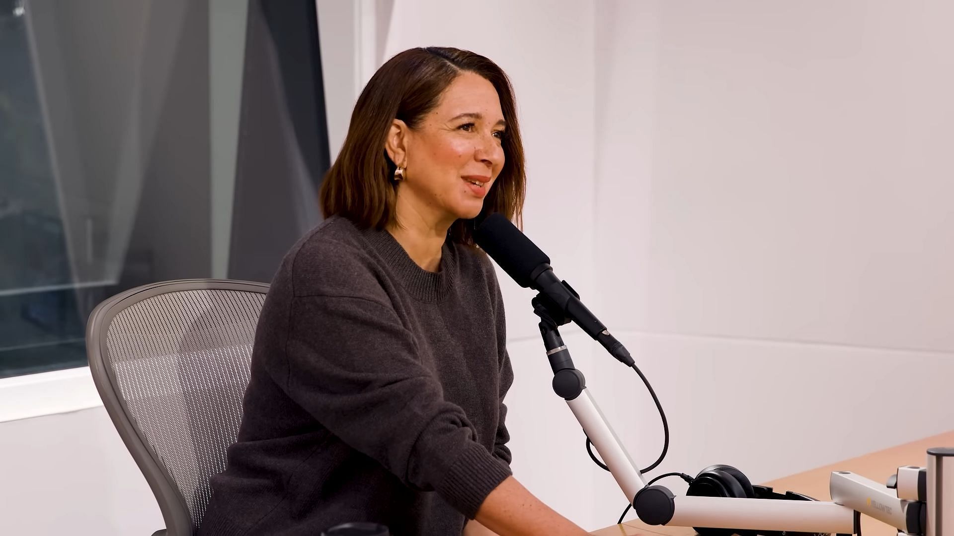 Maya Rudolph shared her opinions on the intense criticism faced by entertainers today (Image via YouTube/Apple Music)