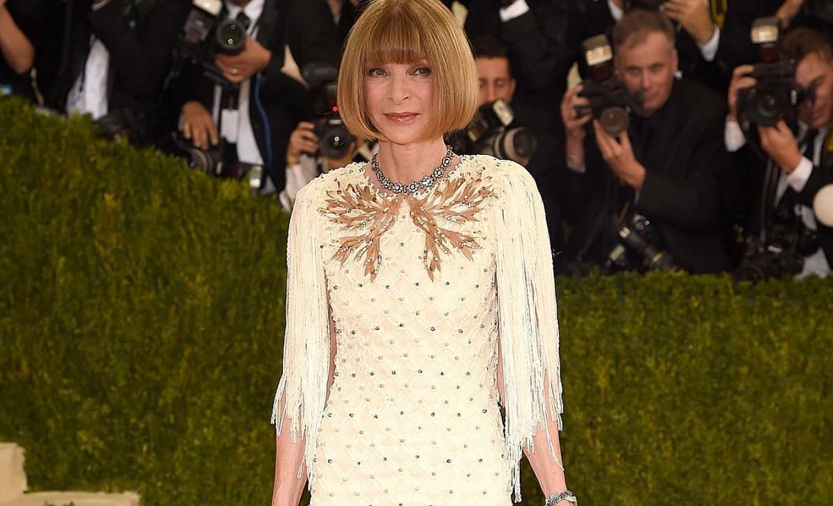 Stunning fringe Chanel spotted on Wintour. Image credit : @poshpoint