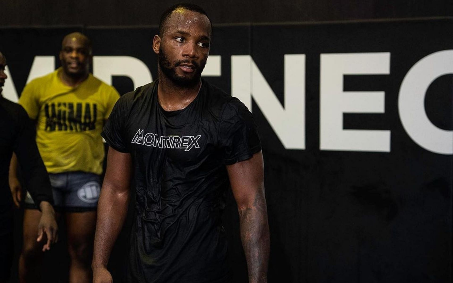 How many losses does UFC welterweight champion Leon Edwards have?
