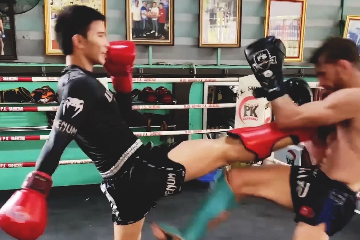 Tawanchai PK Saenchai during training