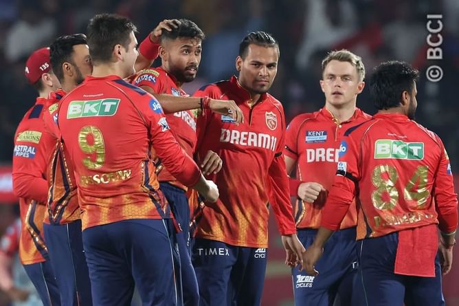 [Watch] Vidwath Kaverappa claims his maiden IPL wicket after dismissing Faf du Plessis in PBKS vs RCB clash