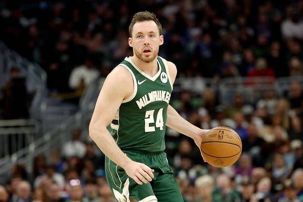 Pat Connaughton Contract