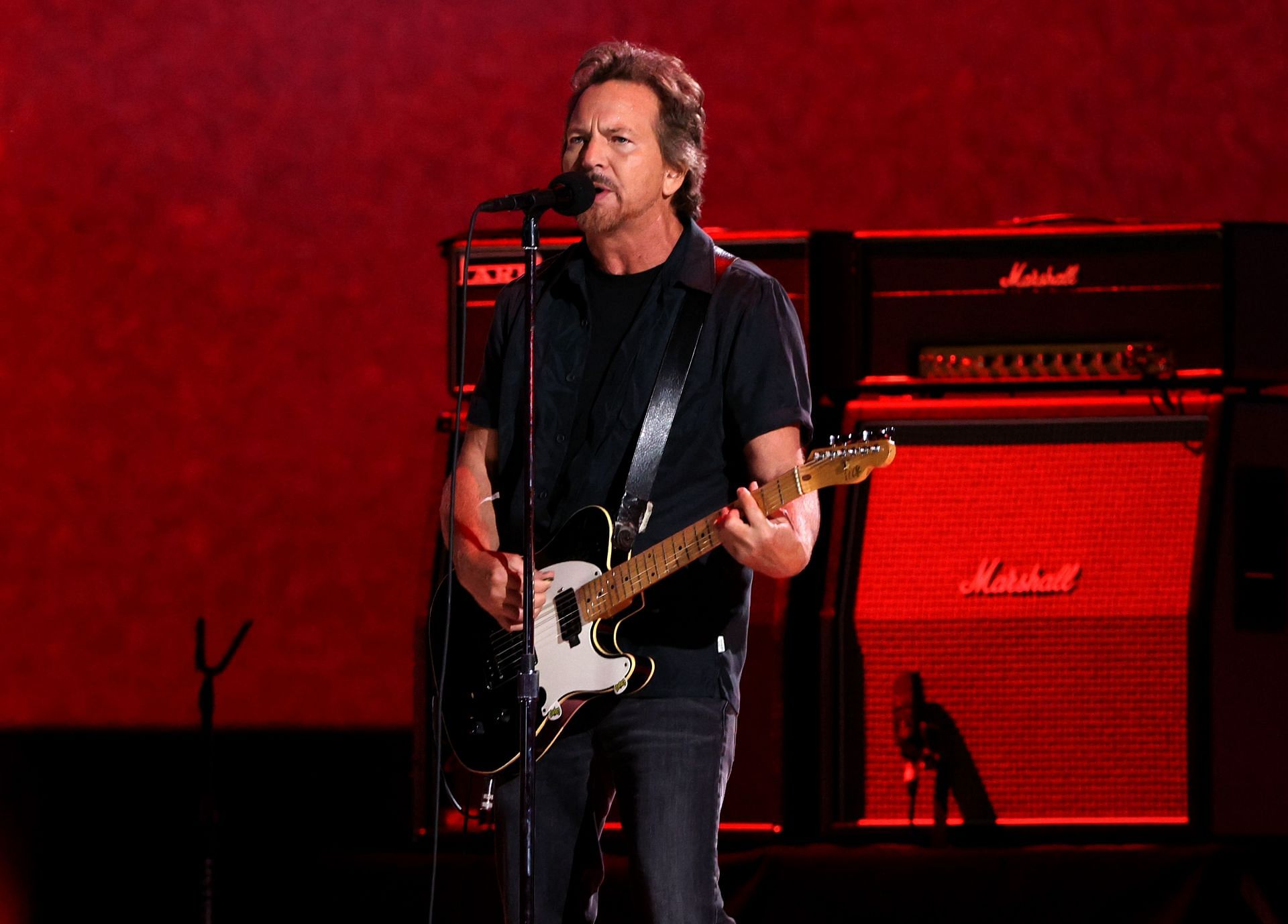 WATCH: Eddie Vedder calls out Harrison Butke's graduation speech during ...