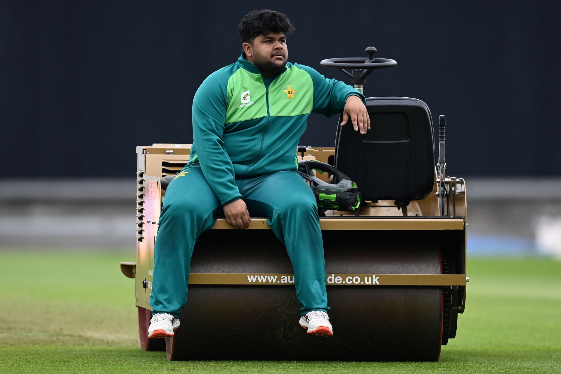 England &amp; Pakistan Net Sessions