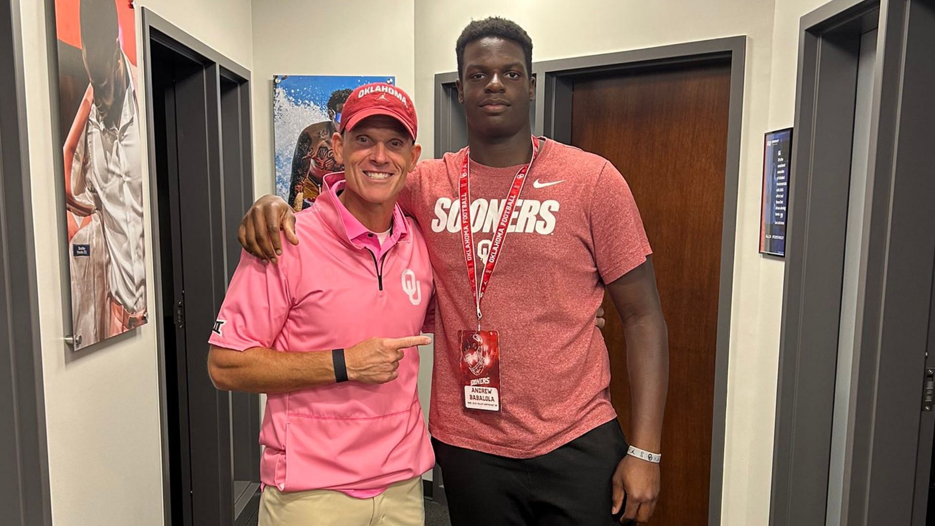 Andrew Babaloa with Oklahoma coach Brent Venables