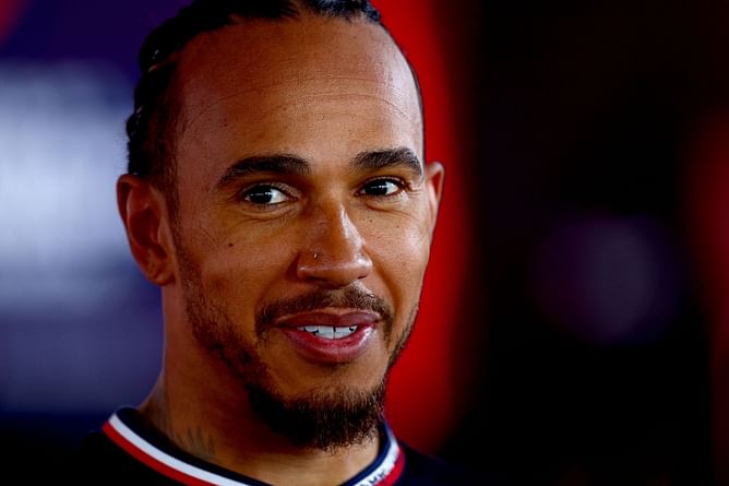 “Who put this on?”: Lewis Hamilton hilariously reacts to Mercedes mechanic’s playlist