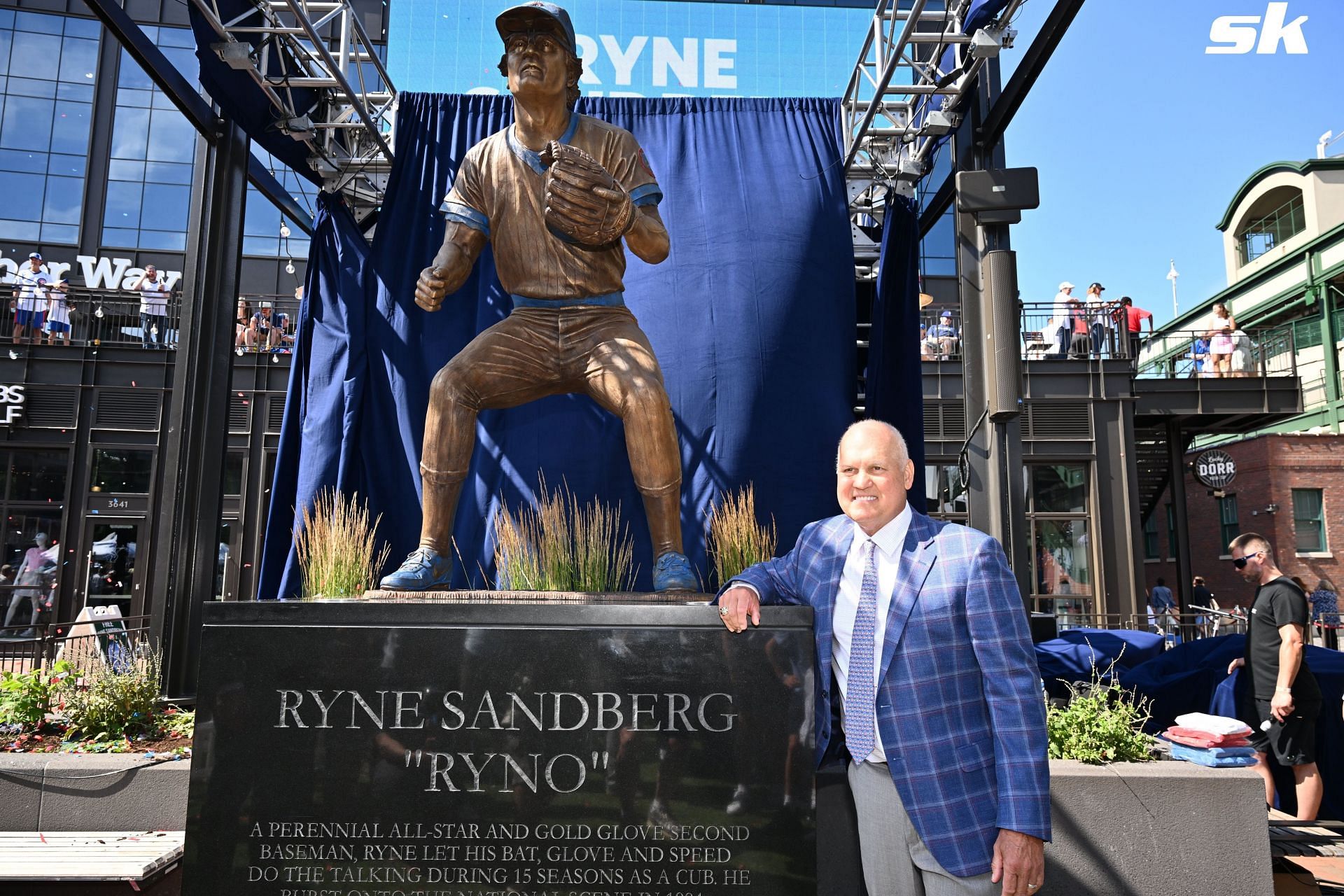 Ryne Sandberg honored at the Wrigley Stadium on Sunday