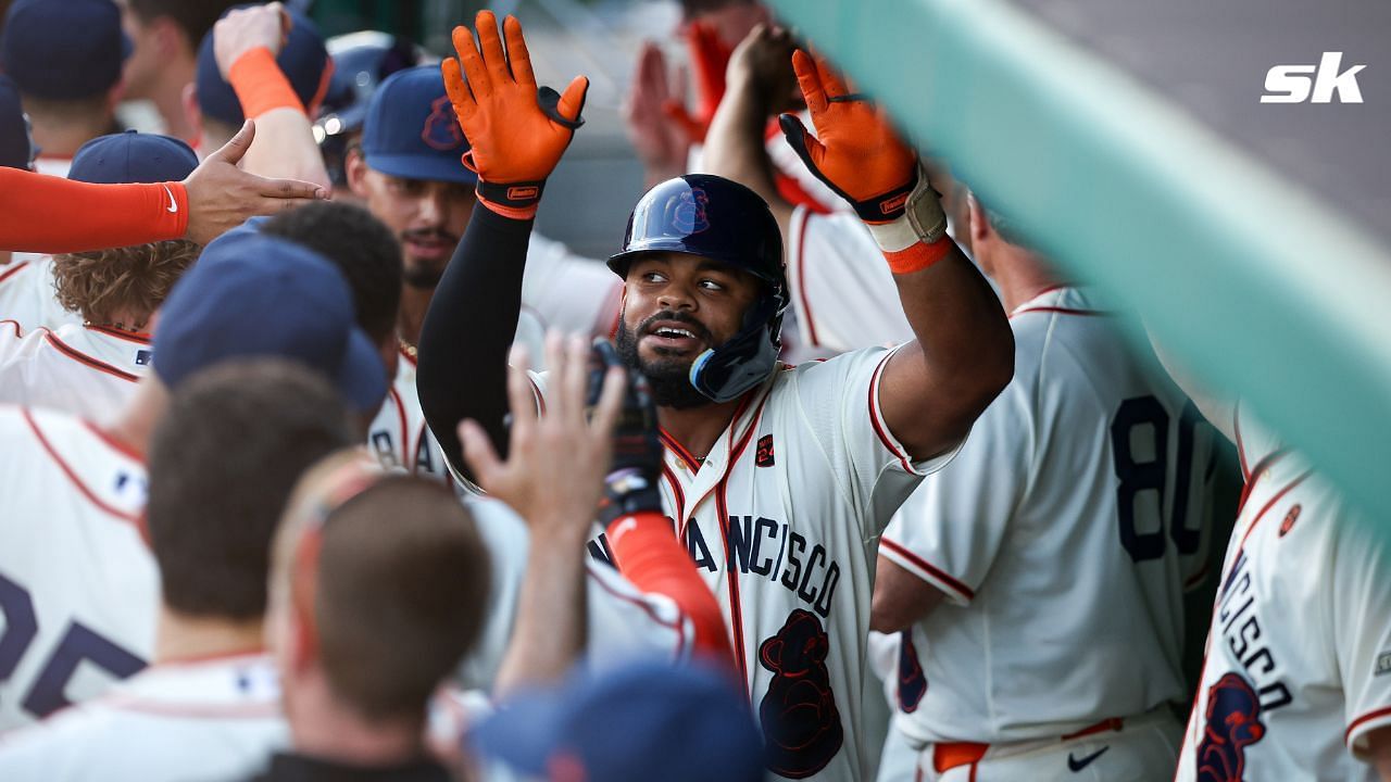 WATCH: San Francisco Giants players share moment with Negro Leagues greats ahead of clash against Cardinals at Rickwood Field (Getty)