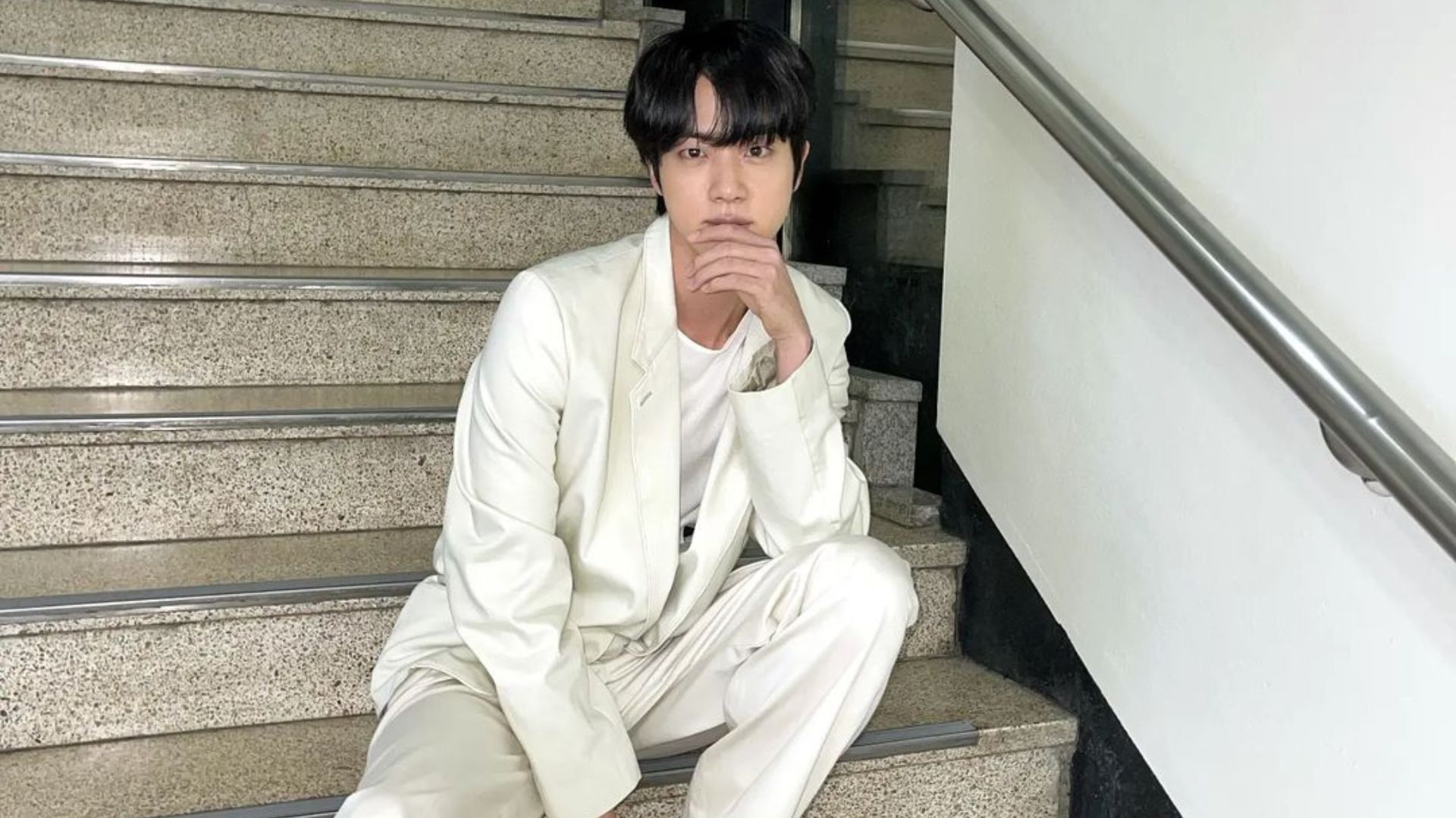  Jin in all-white (Image via Instagram/Jin)