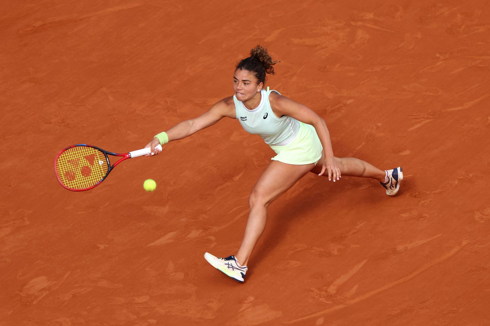 Jasmine Paolini in action at the 2024 French Open