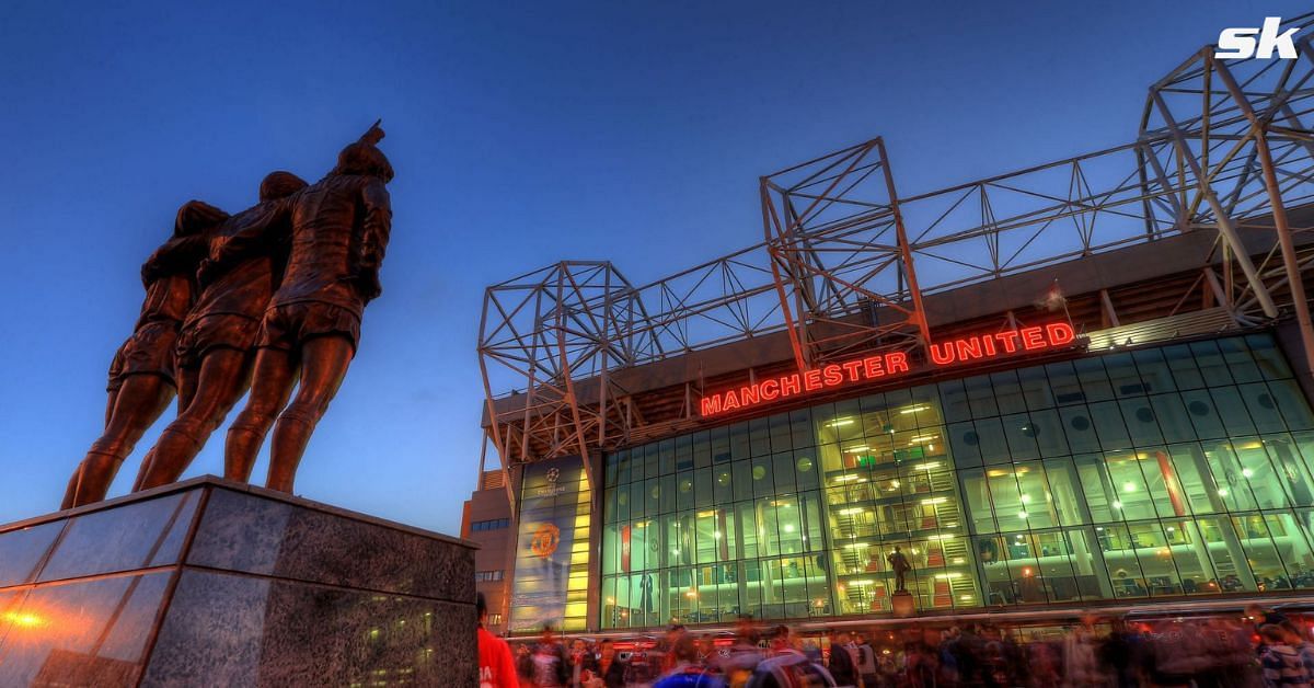 Journalist says ex-Chelsea boss is keen on taking over managerial role at Old Trafford club.