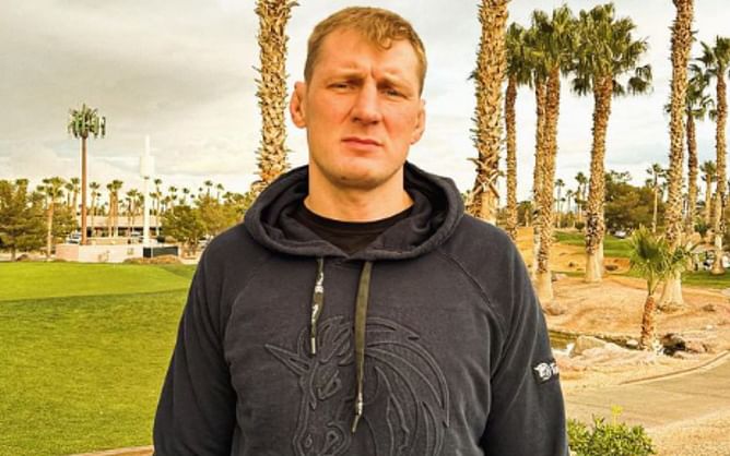 When Alexander Volkov demonstrated how to sink in an Ezekiel Choke with a giant teddy bear