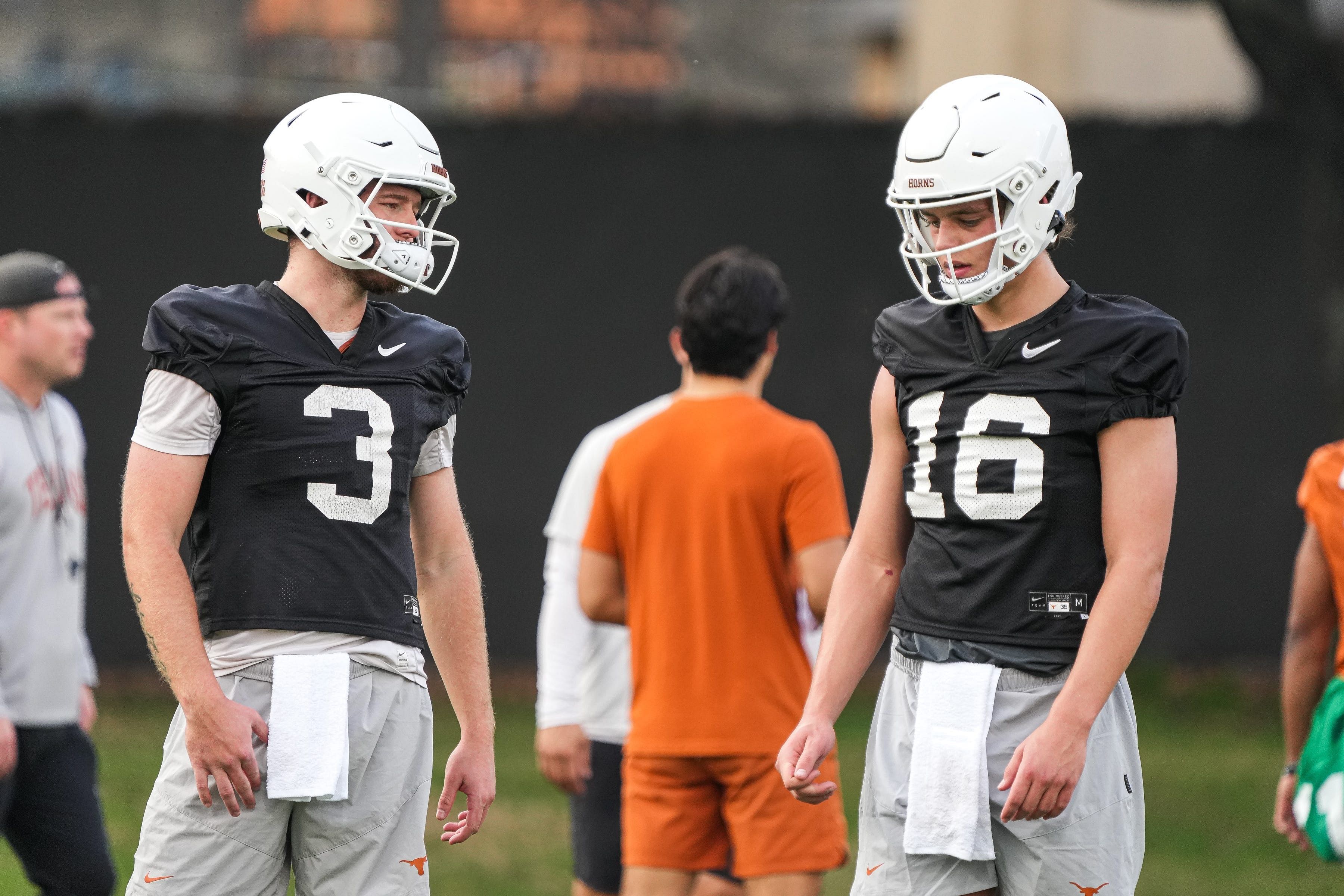 Texas quarterbacks Arch Manning (16) and Quinn Ewers talk during the team&#039;s first spring practice of 2023.