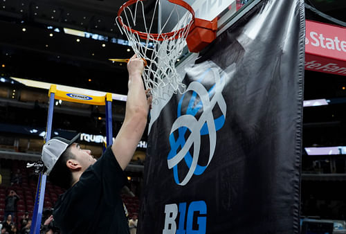 One college basketball legend, in Purdue's Zach Edey, with one net being trimmed... and zero ladders needed.