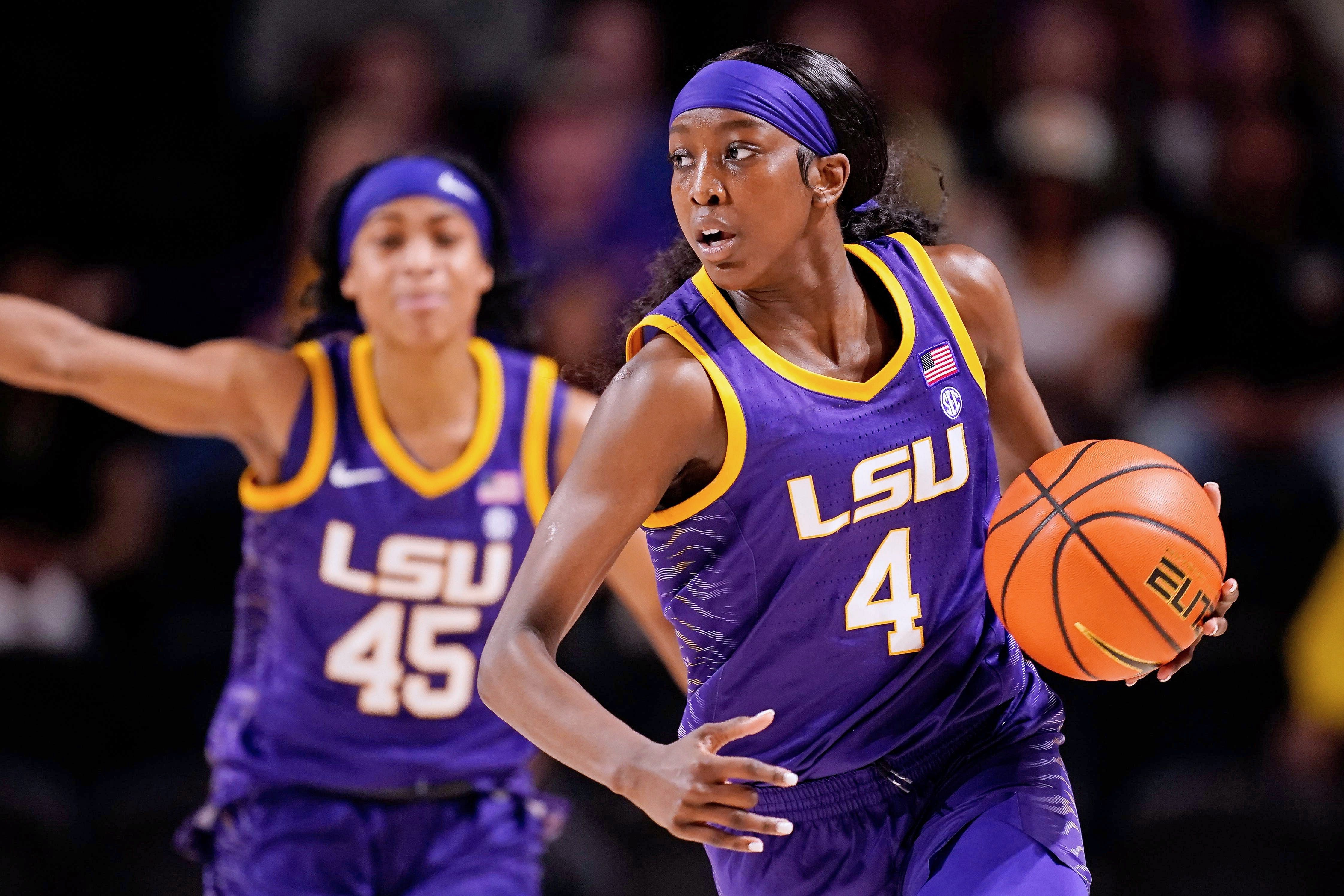 LSU guard Flau&#039;jae Johnson (4) advances with the ball.