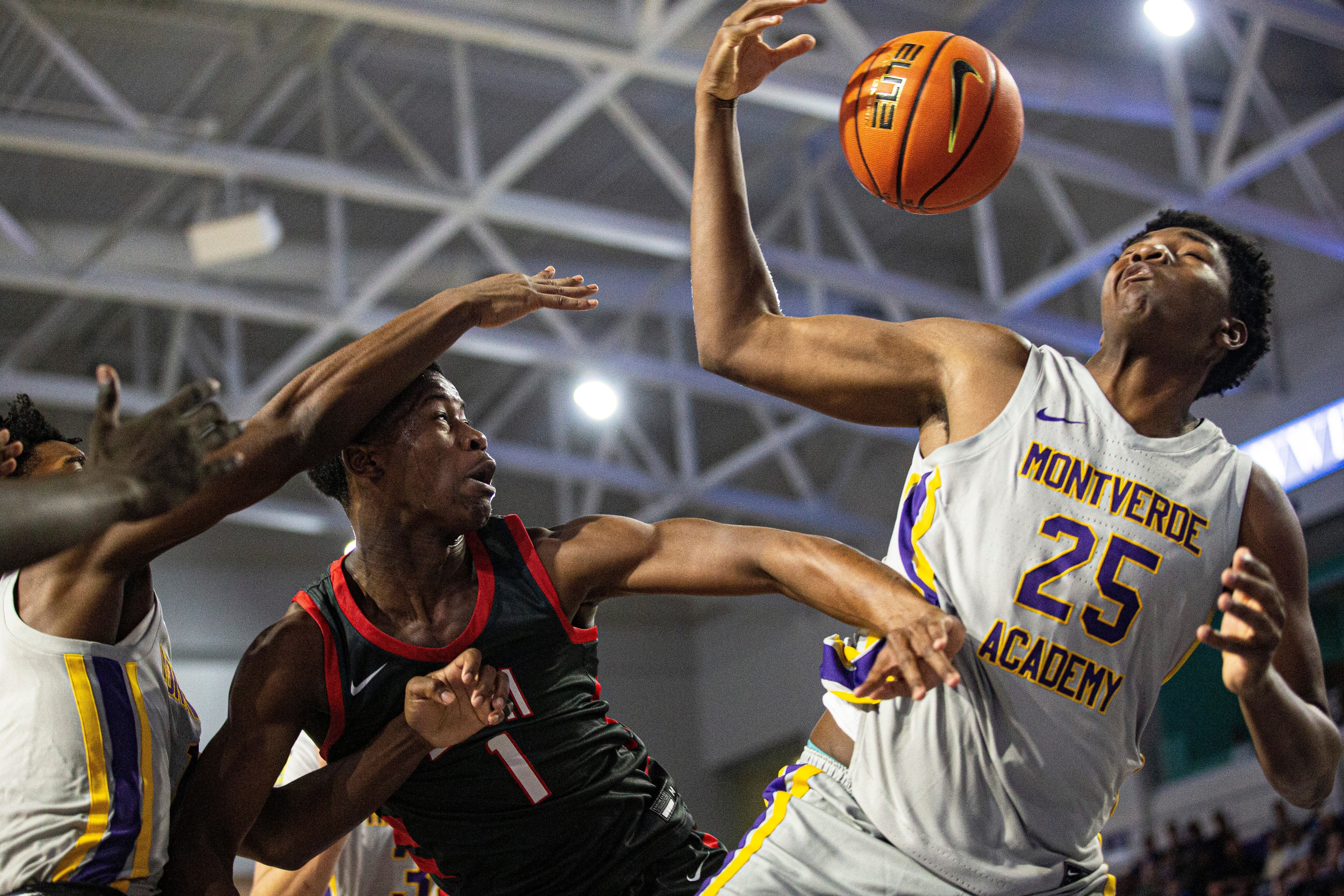 V.J. Edgecombe (center) battles for the rebound.