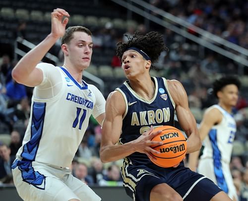 Akron Zips forward Enrique Freeman