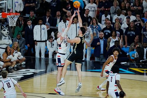 UConn's Donovan Clingan battled Purdue's Zach Edey in the national title game and then the pair went seventh and ninth in the 2024 NBA Draft. (Photo Credit: IMAGN)