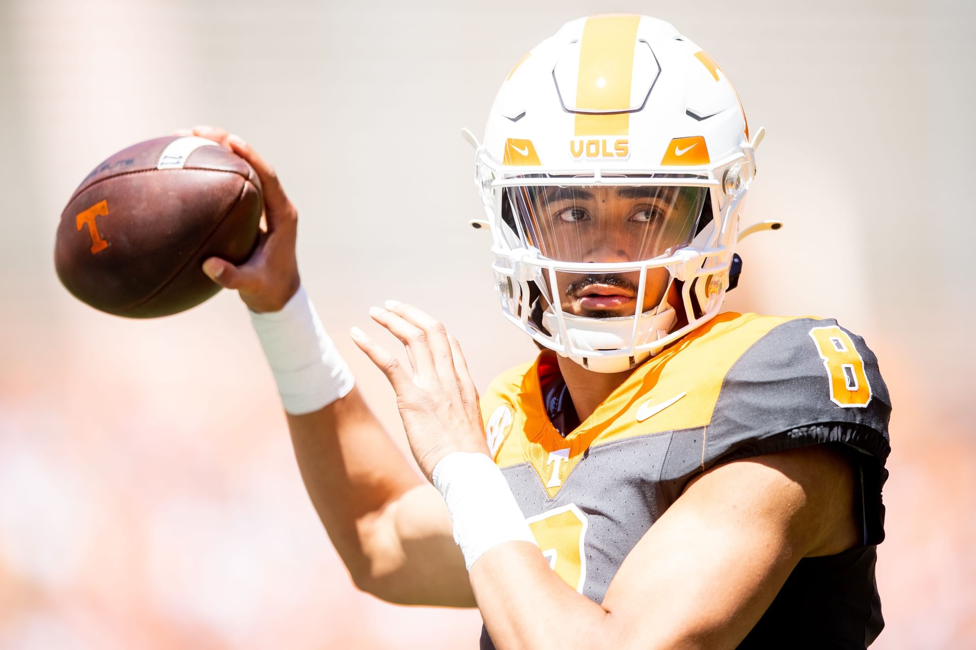 Tennessee QB #8 Nico Iamaleava