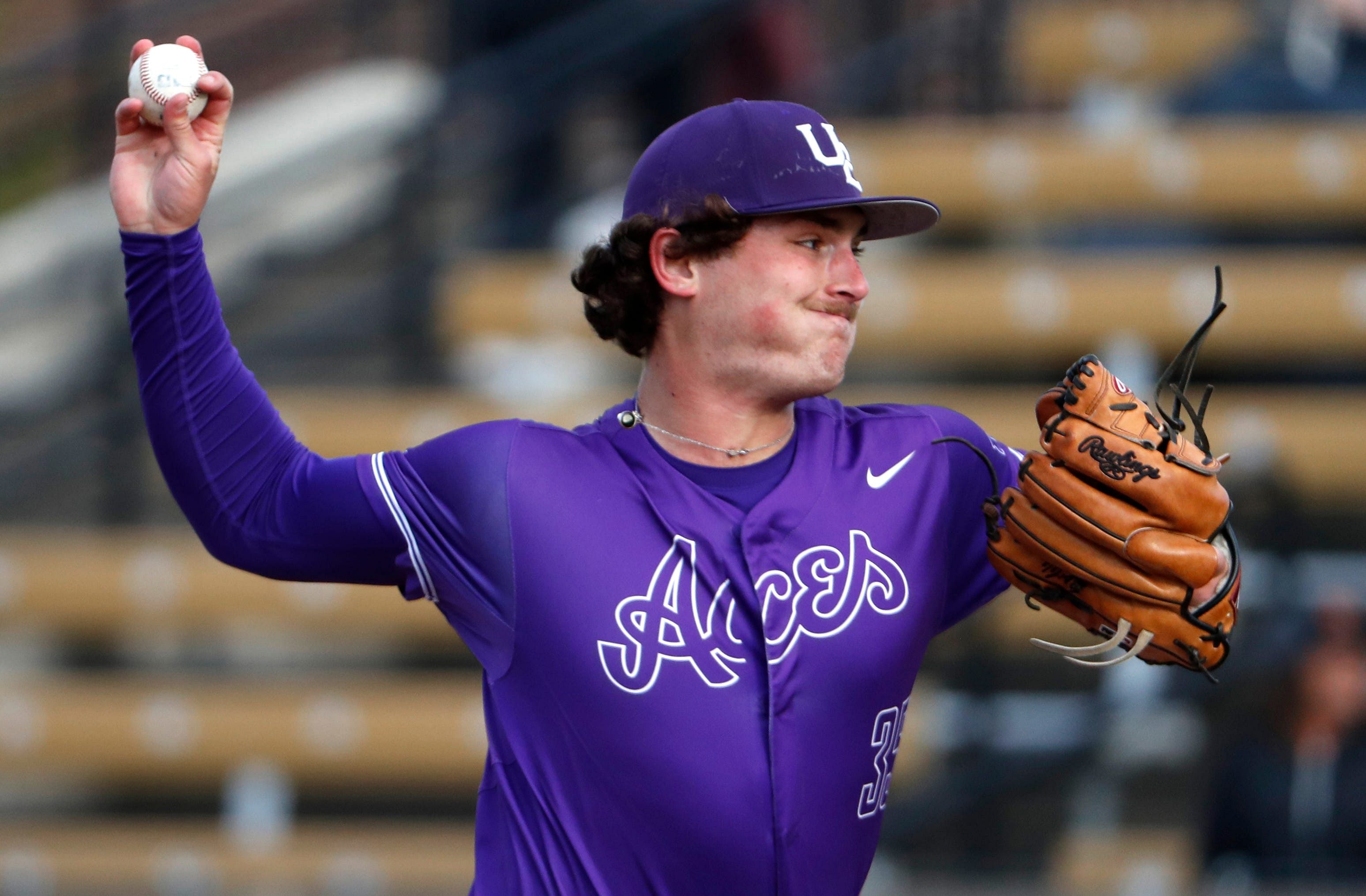 Evansville shocked the Greenville Regional Field by winning the right to play Tennessee in the super regional.