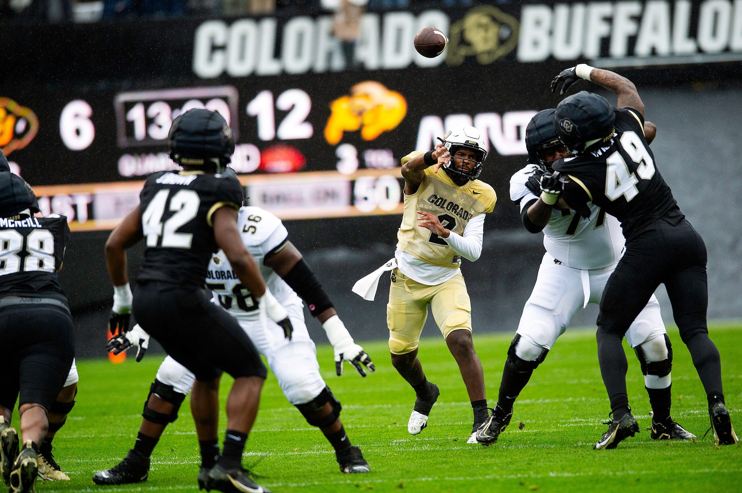 Colorado&#039;s Shedeur Sanders makes a pass during a Colorado football spring game.