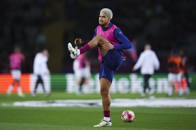 Barcelona identify surprise replacement for Ronald Araujo amid interest from Bayern Munich and Manchester United - Reports