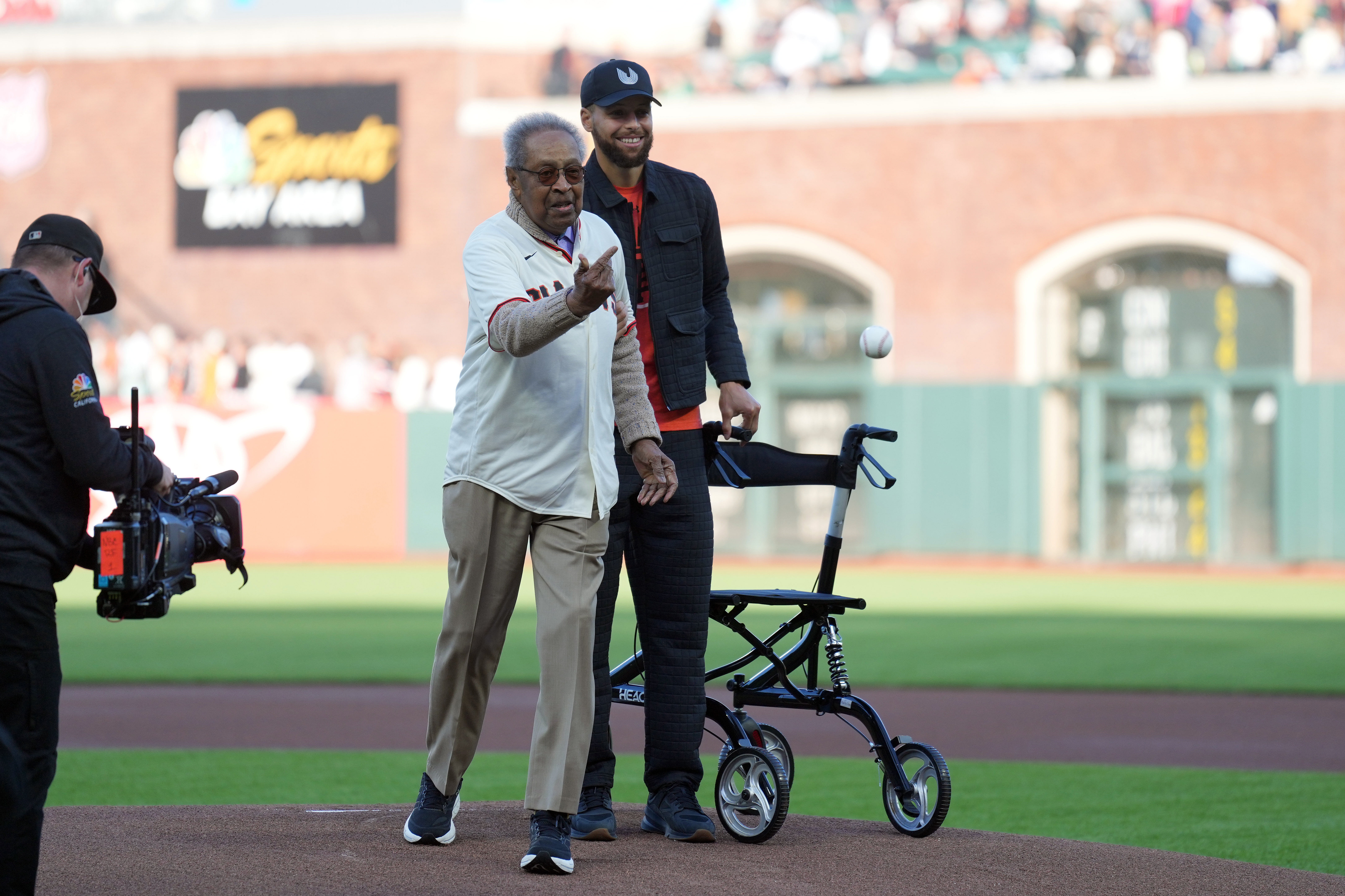 WATCH: NBA star Steph Curry aids former advisor of Martin Luther King Jr.,  Clarence B. Jones, with ceremonial pitch at Oracle Park