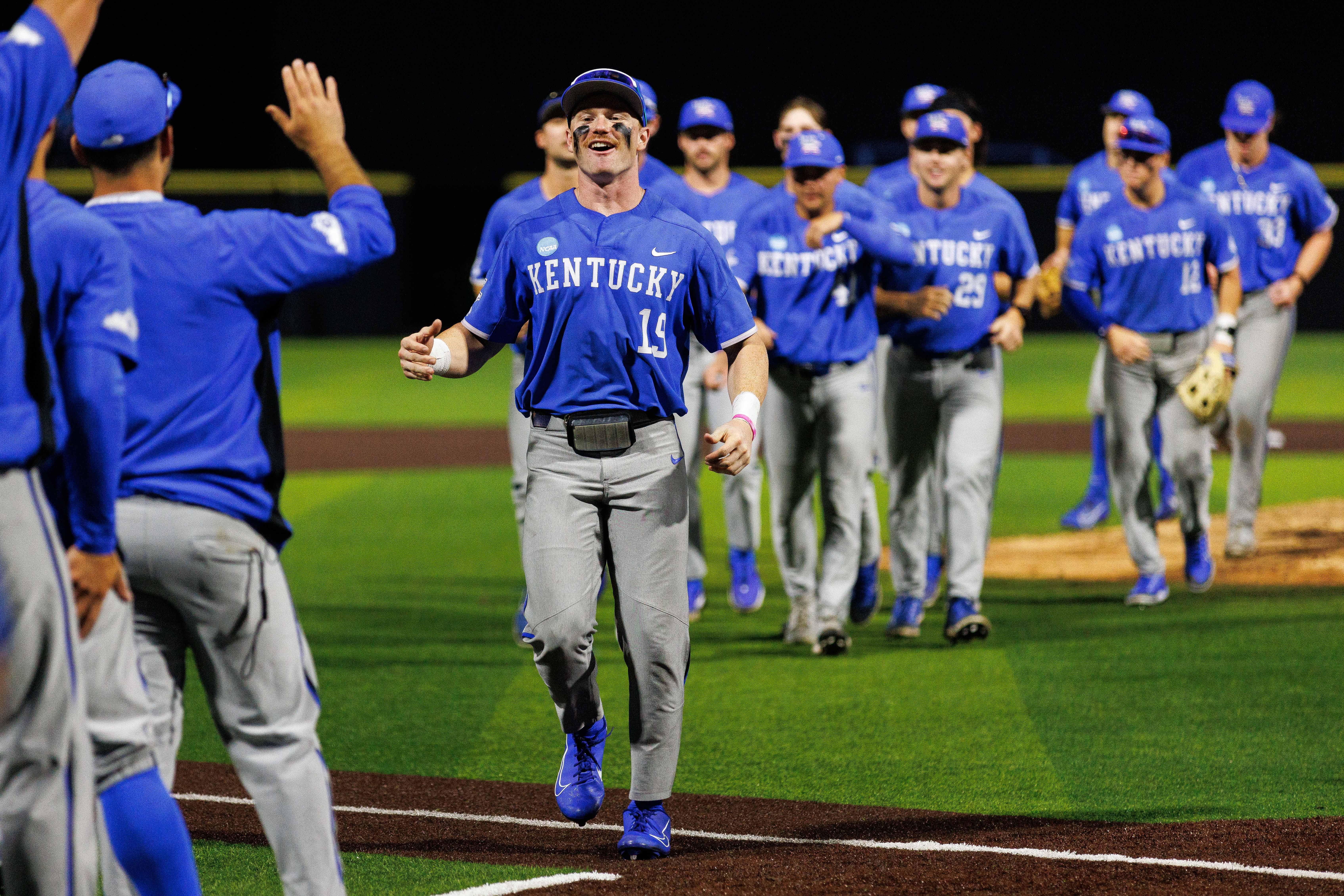 Kentucky advanced to the Super Regional with a 5-0 win over Indiana State in the Lexington Regionals.