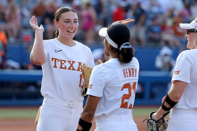 What are college softball pinch runner rules? Taking a look at the NCAA rule book