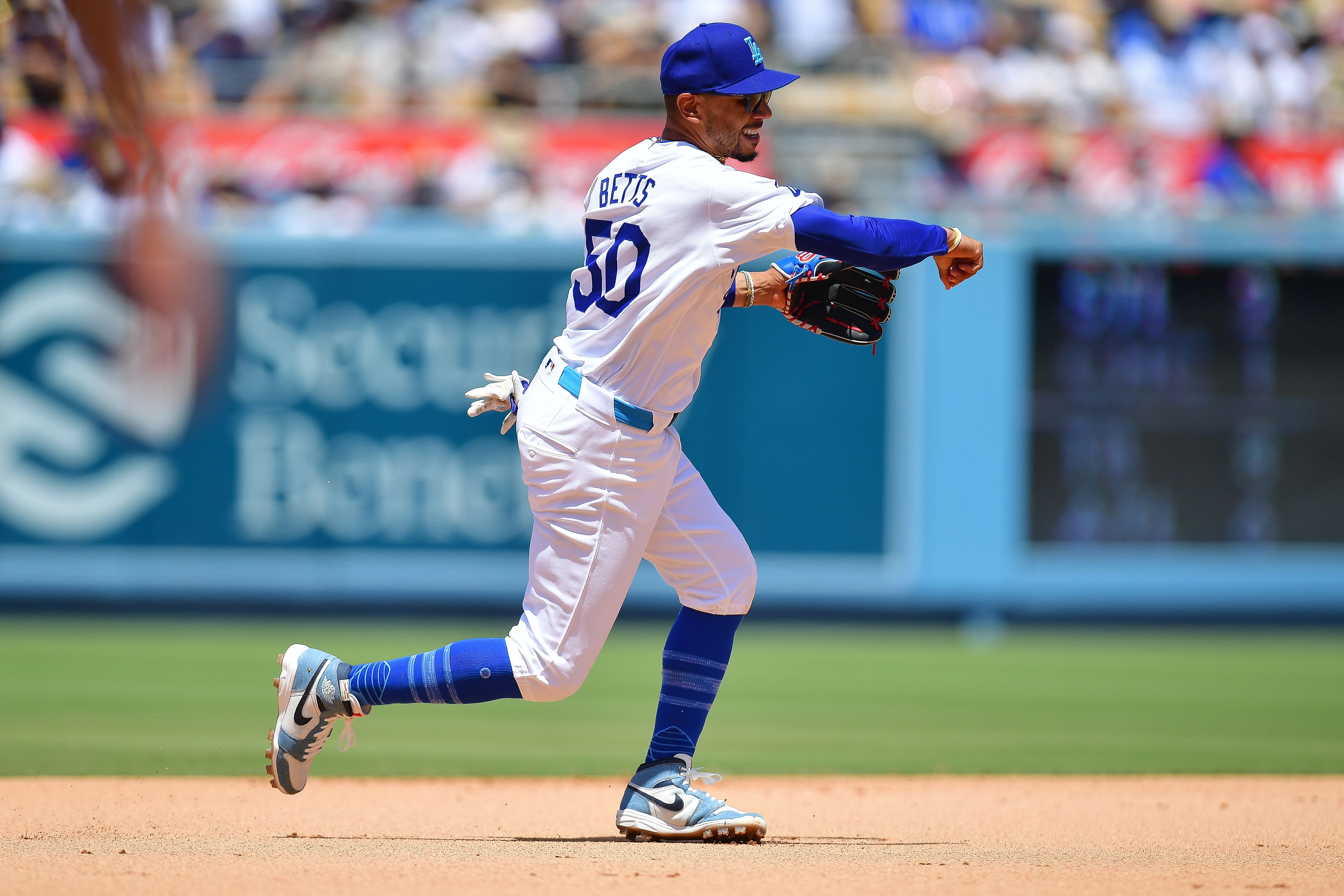 Los Angeles Dodgers - Mookie Betts (Image via USA Today)