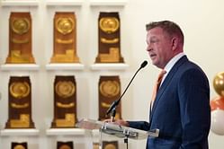 WATCH: Texas HC Jim Schlossnagle receives warm welcome as he arrives in the Longhorns’ building