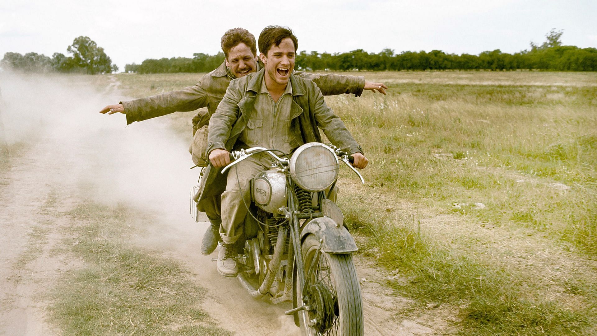 A still from &#039;The Motorcycle Diaries&#039; (Image via Focus Features)