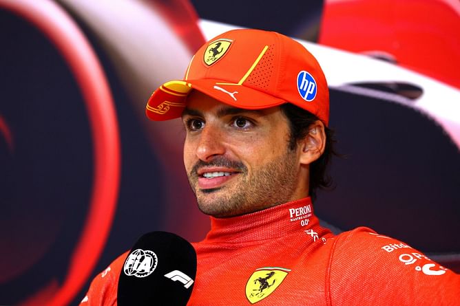 Carlos Sainz shows hints of desperation as he shares latest update about his F1 future